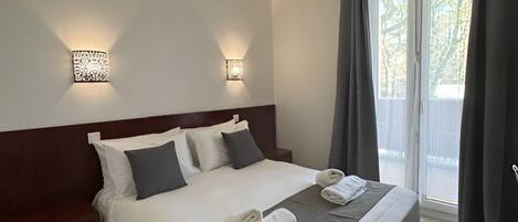 Skrivbord, gratis wi-fi och sängkläder