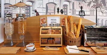 Daily full breakfast (EUR 9.50 per person)
