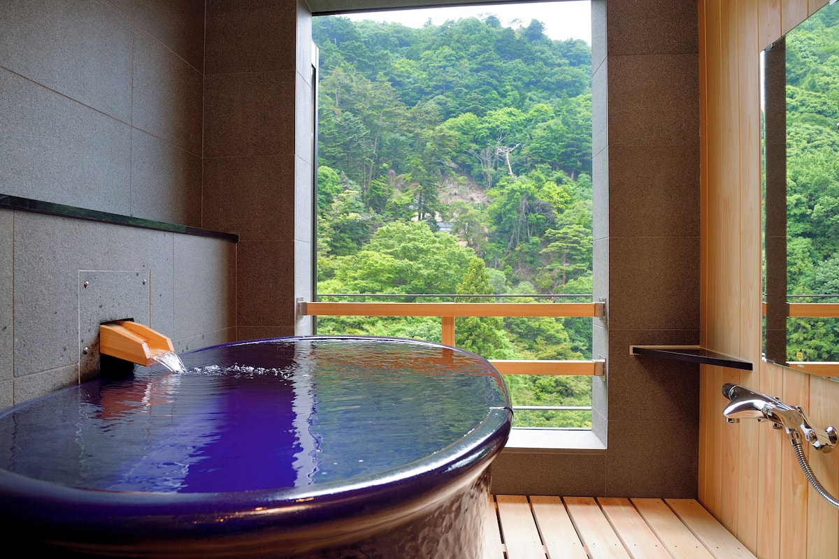 Traditional Room (can't serve dinner after 8 PM checkin) | Bathroom