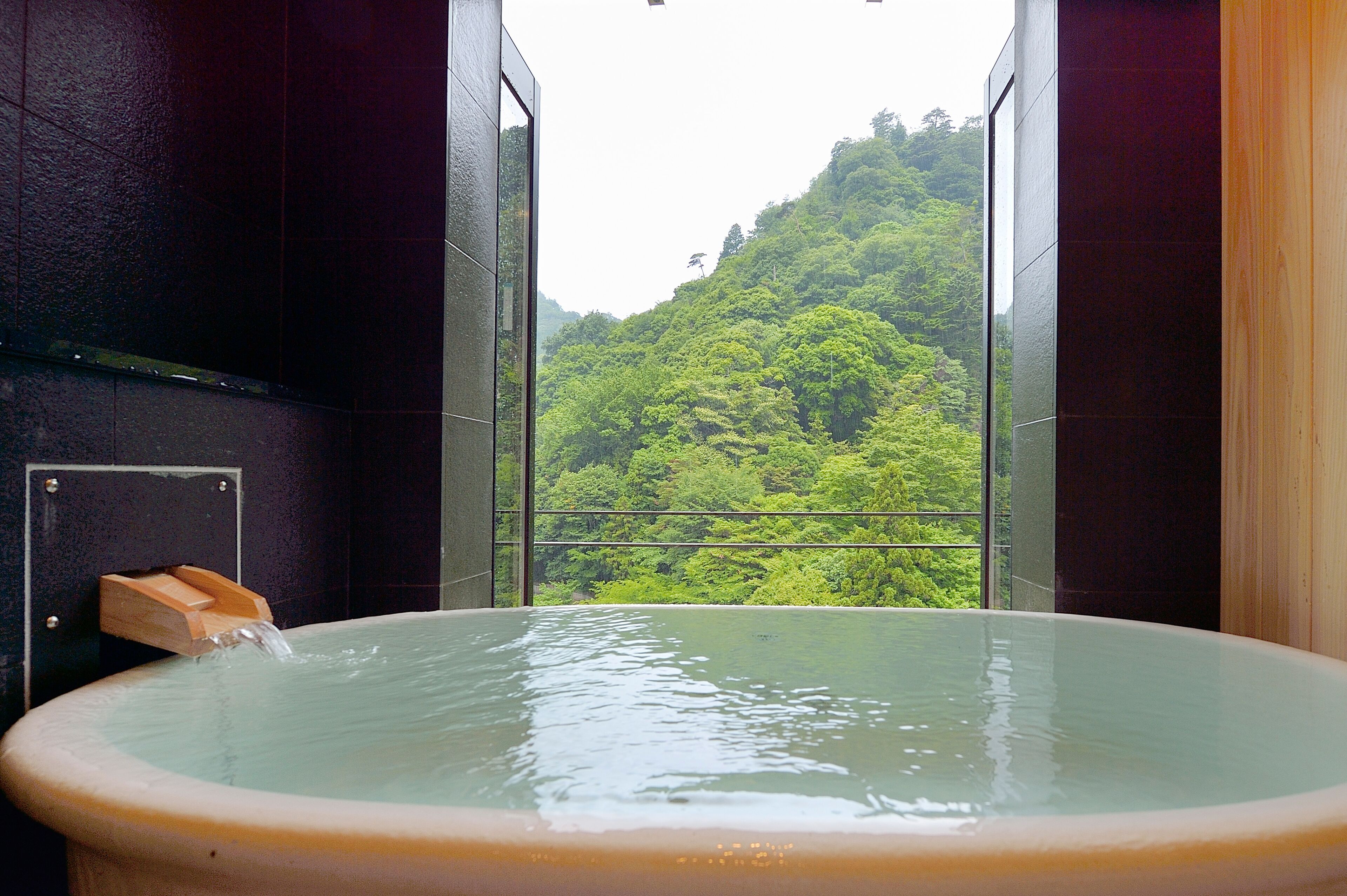 Traditional Room, 1 Bedroom, Private Bathroom, Mountain View (can't serve dinner after 8 PM checkin) | Bathroom | Combined shower/bathtub, deep-soaking bathtub, free toiletries, slippers