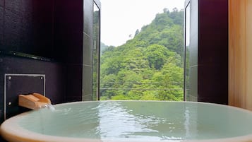 Traditional Room, 1 Bedroom, Private Bathroom, Mountain View (can't serve dinner after 8 PM checkin) | Bathroom | Combined shower/bathtub, deep-soaking bathtub, free toiletries, slippers