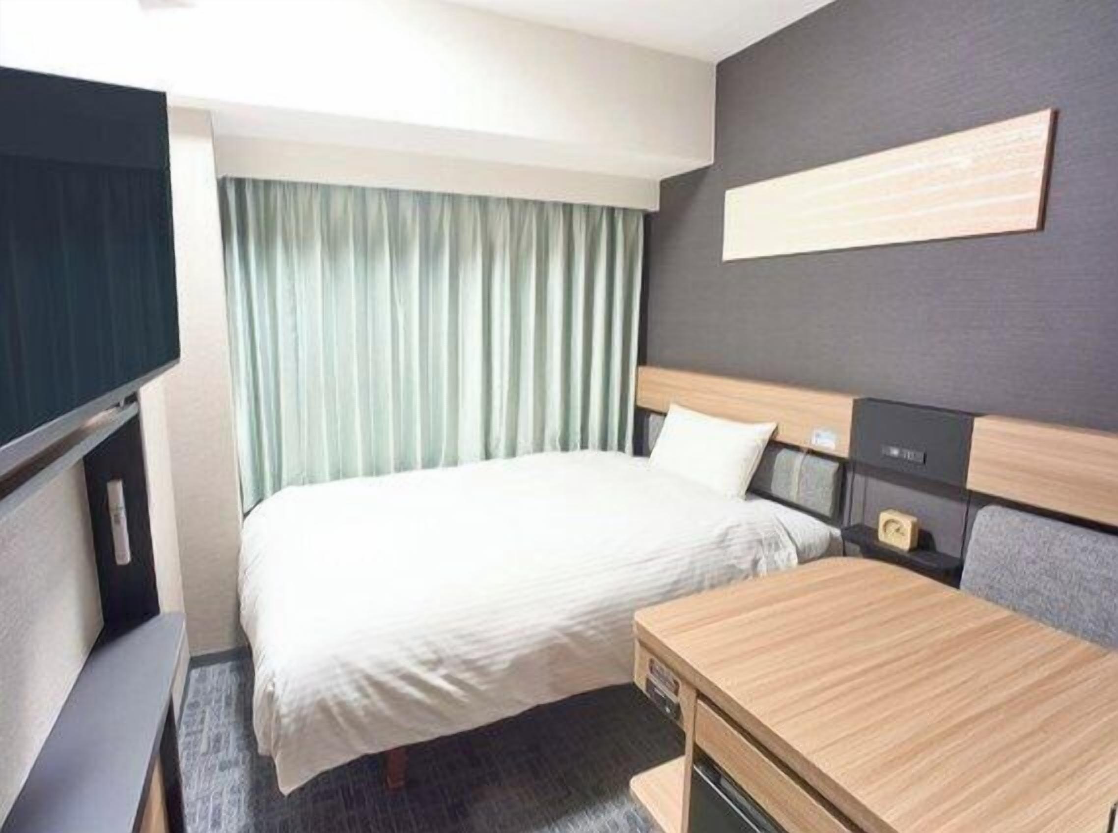 Down duvets, free wired Internet, bed sheets