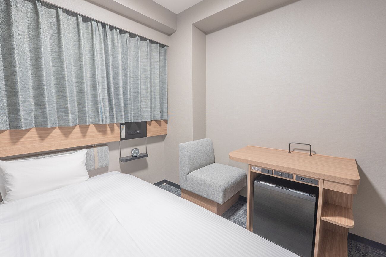 羽絨被、書桌、免費無線上網、床單