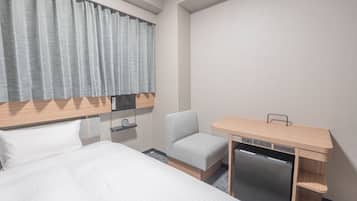 Edredón, escritorio, wifi gratis y ropa de cama