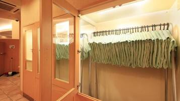 Combined shower/bathtub, hair dryer, slippers, towels