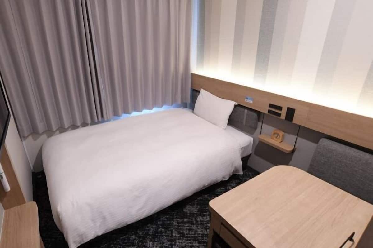 Down duvets, desk, free WiFi, bed sheets