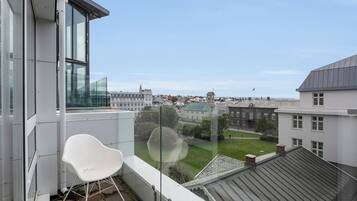 Chambre Double Standard, balcon (or view) | Literie de qualité supérieure, couette en duvet d'oie, surmatelas