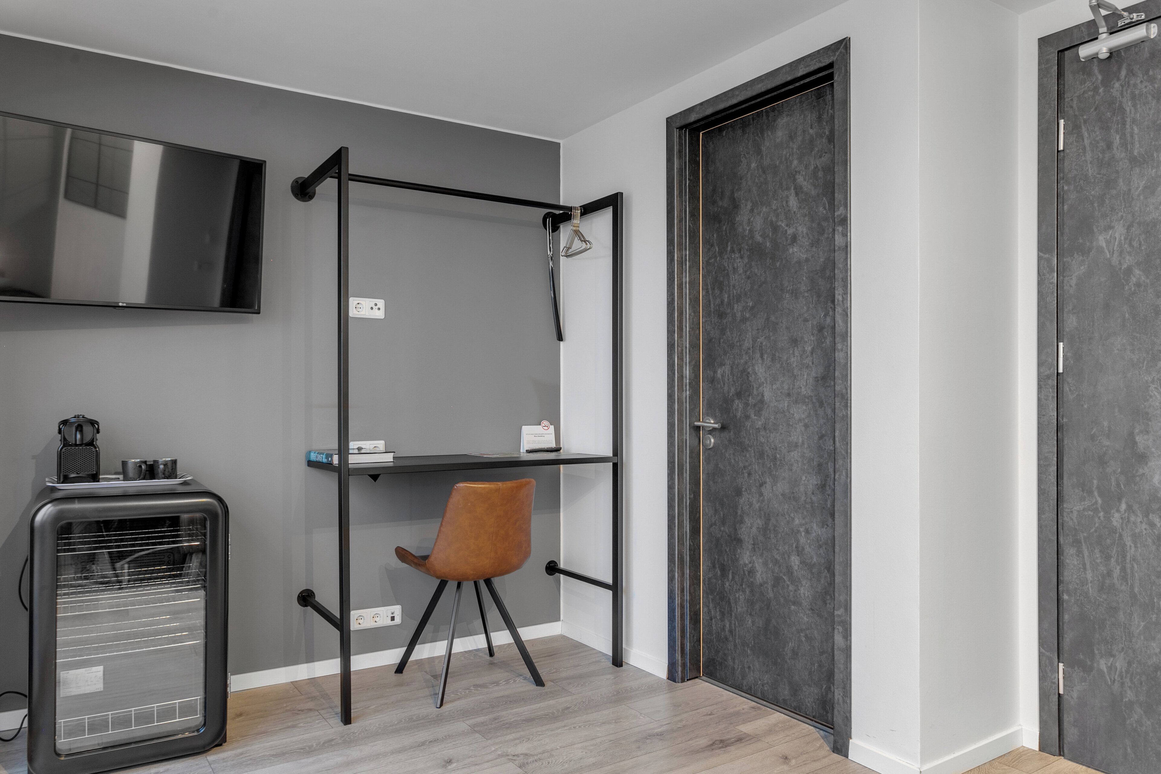 standard double room, balcony (or view) | room amenity