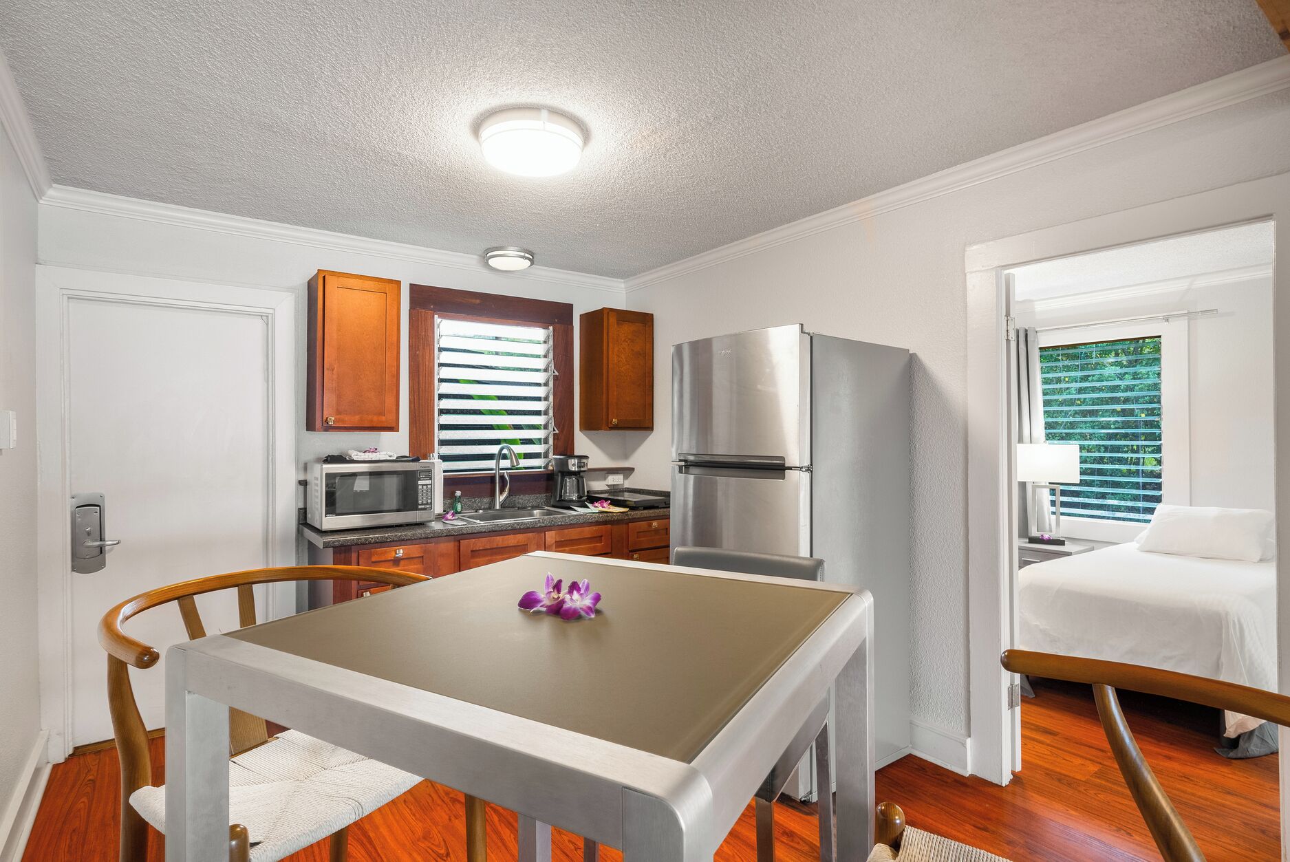 2-bedroom waterfront cottage, kitchenette | private kitchen | fridge, microwave, stovetop, espresso maker