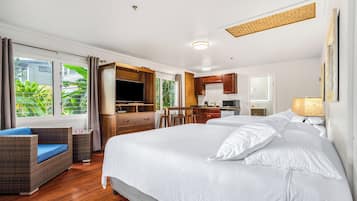Studio Suite, 2 King Beds, Bay View | Premium bedding, individually decorated, individually furnished