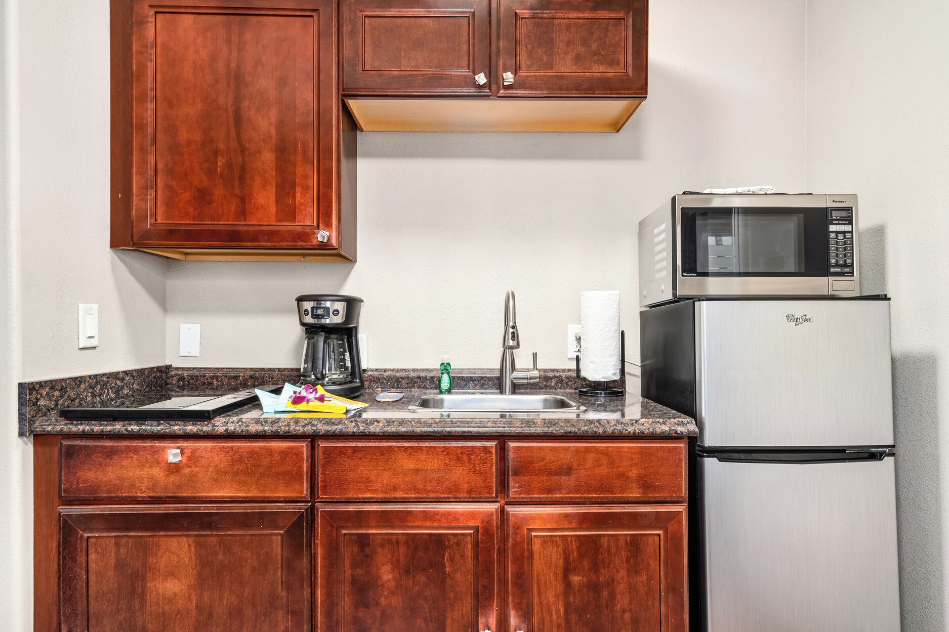 suite, 1 bedroom, kitchenette, bay view | private kitchen | fridge, microwave, stovetop, espresso maker