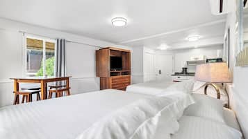 Studio Suite, 2 King Beds, Mountain View