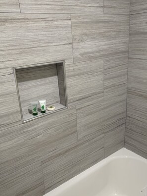 Chambre Exécutive | Salle de bain | Ensemble douche/baignoire, articles de toilette gratuits, sèche-cheveux