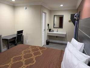 Habitación ejecutiva | Escritorio, cortinas opacas, tabla de planchar con plancha y wifi gratis