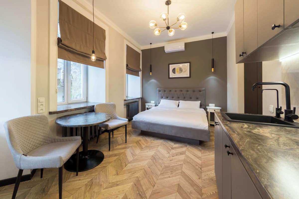 Departamento, balcón (Mala Zhytomyrska 18/3) | 1 habitación y ropa de cama de alta calidad