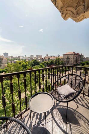 Apartment with Balcony and city view - Prorizna St, 10 | Balcony