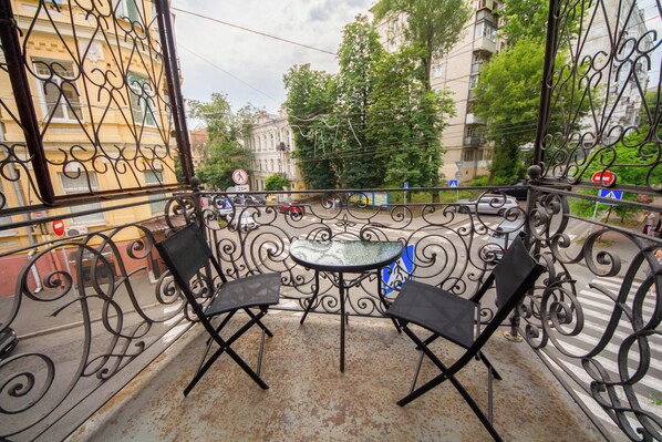 Deluxe Apartment with Balcony - Mala Zhytomyrska St, 18 | Balcony