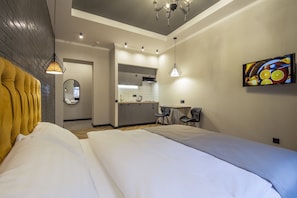 Design Apartment - Prorizna St, 10 | Premium bedding, laptop workspace, soundproofing, iron/ironing board - Central Dayflat Apartments (Kyiv)