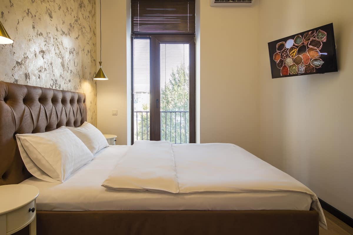 Design Apartment with Balcony - Velyka Vasylkivska St, 23 | 1 bedroom, premium bedding, laptop workspace, soundproofing