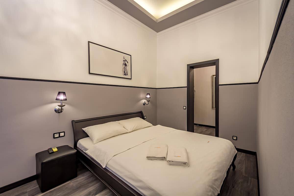 Design Apartment - Bohdana Khmelnytskoho St. 10 | 1 bedroom, premium bedding, laptop workspace, soundproofing