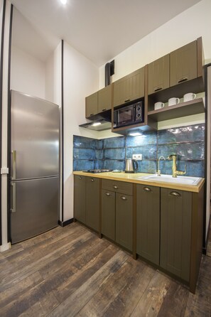 Loft Design Studio Apartment - Desyatynnyi Ln, 7 | Private kitchen