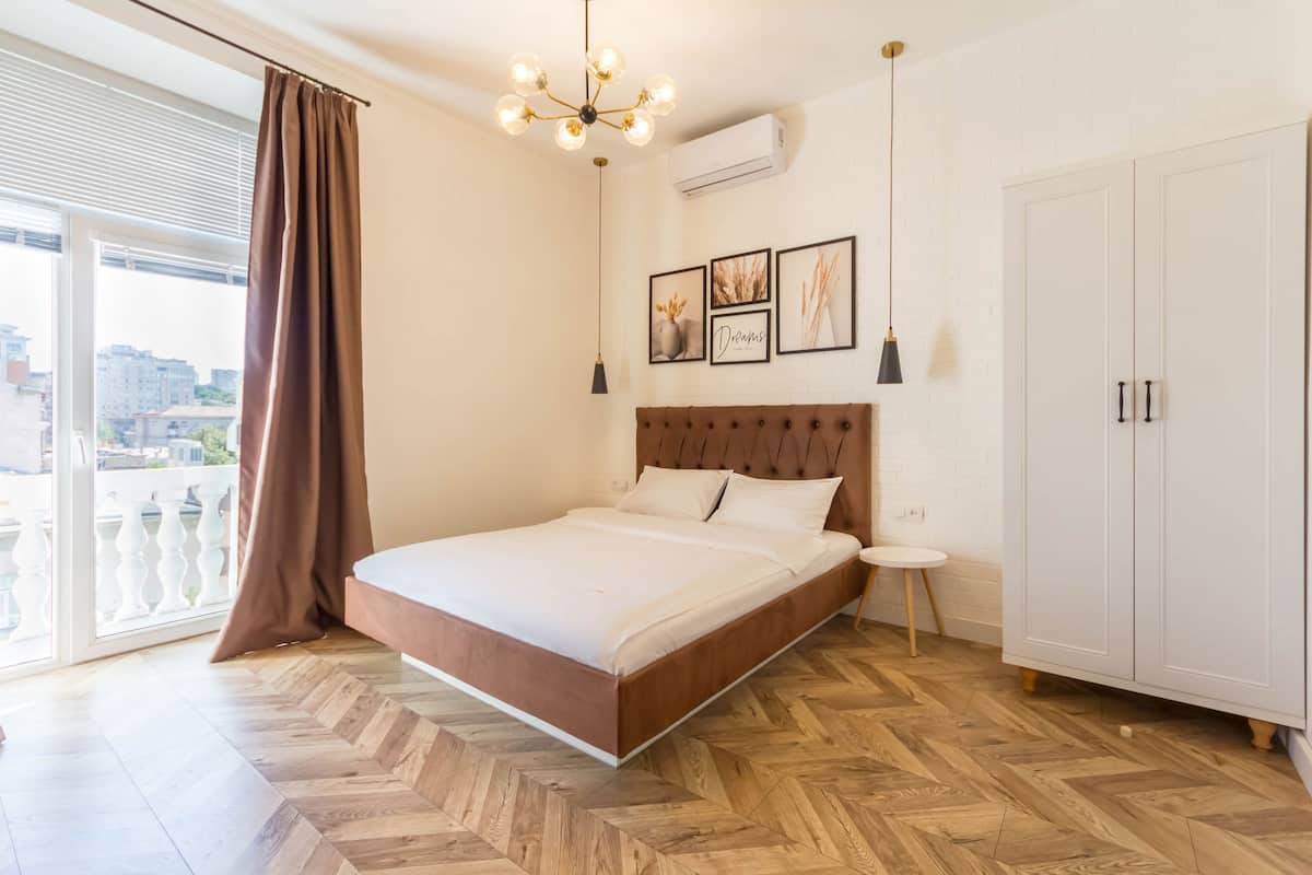 Scandinavian Apartment with a balcony - Y. Chykalenka Str., 20 | 1 bedroom, premium bedding, laptop workspace, soundproofing