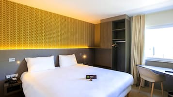 Select Comfort beds, desk, laptop workspace, blackout curtains
