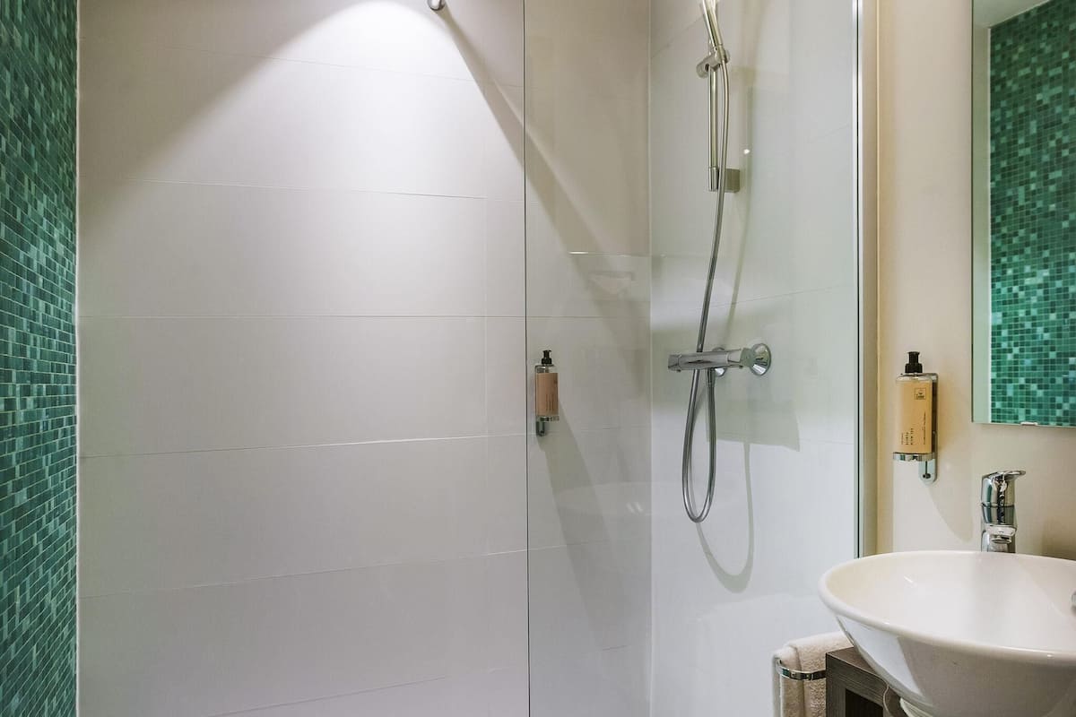 Chambre Standard avec lits jumeaux, 2 lits une place | Matelas Select Comfort, bureau