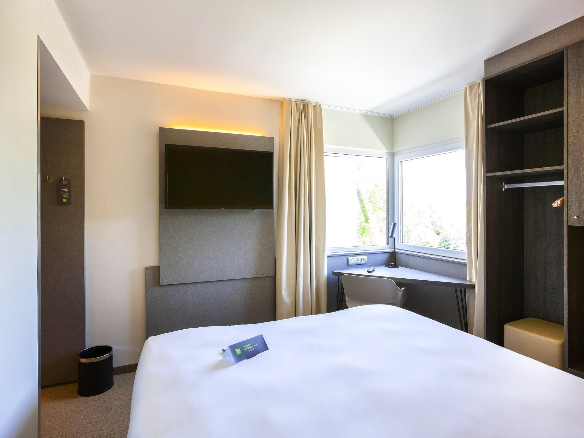 Standard Room, 1 Double Bed | Select Comfort beds, desk, laptop workspace, blackout drapes