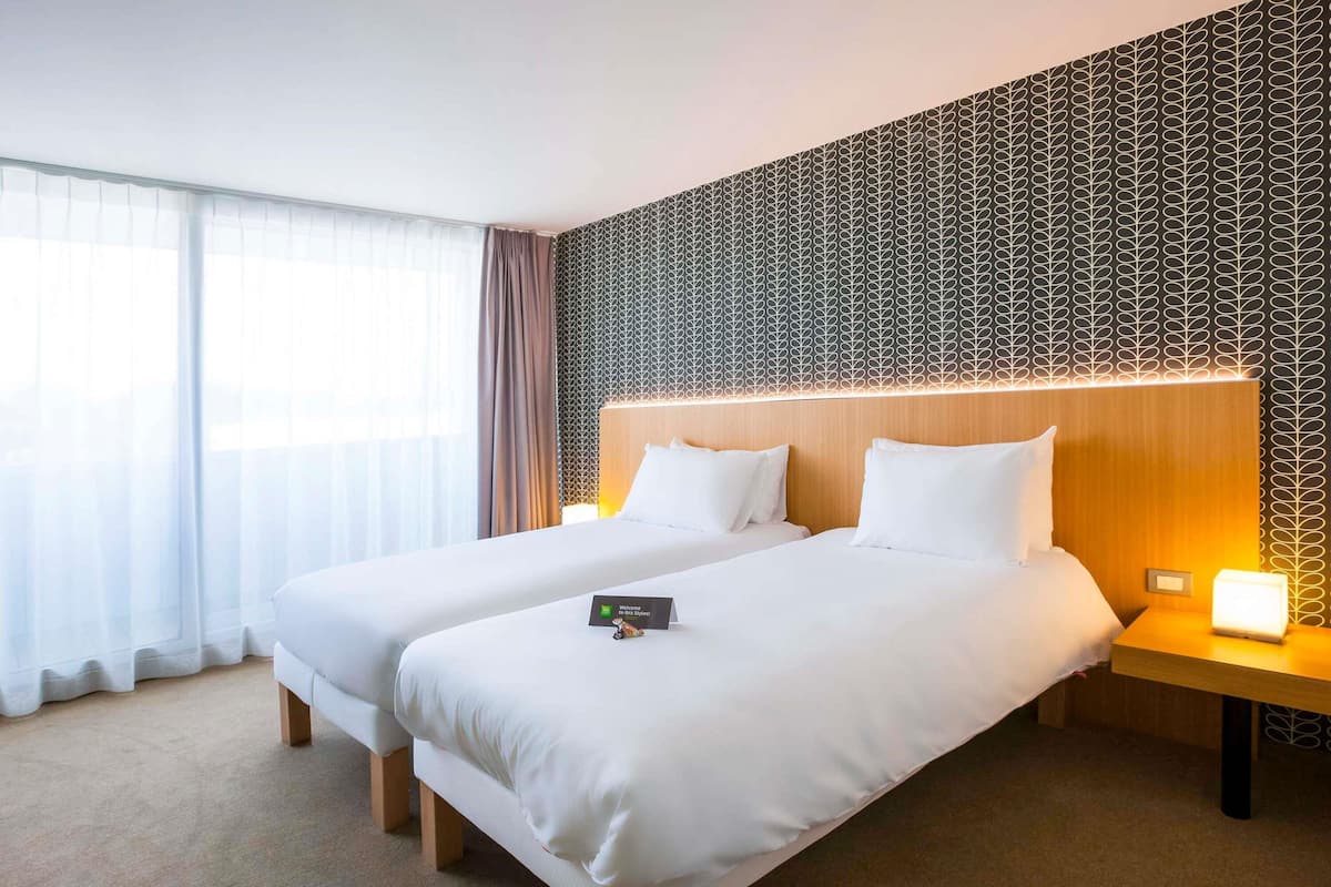 Superior Twin Room, 2 Twin Beds | Select Comfort beds, desk, laptop workspace, blackout drapes