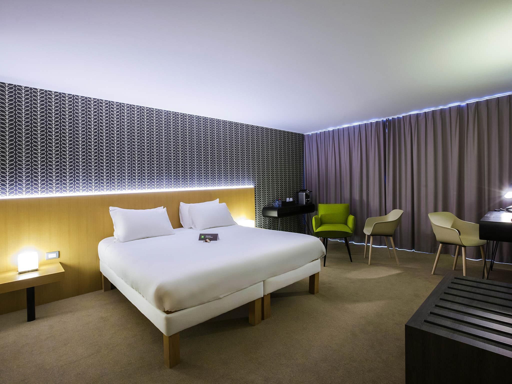 Suite Junior, 1 Tempat Tidur Double | Tempat tidur Select Comfort, meja kerja, dan ruang kerja ramah laptop