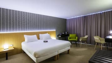 Select Comfort beds, desk, laptop workspace, blackout curtains