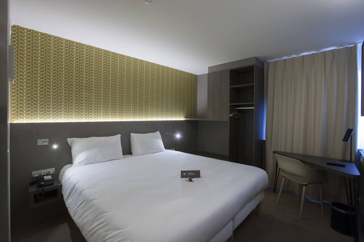 select comfort beds, desk, laptop workspace, blackout curtains