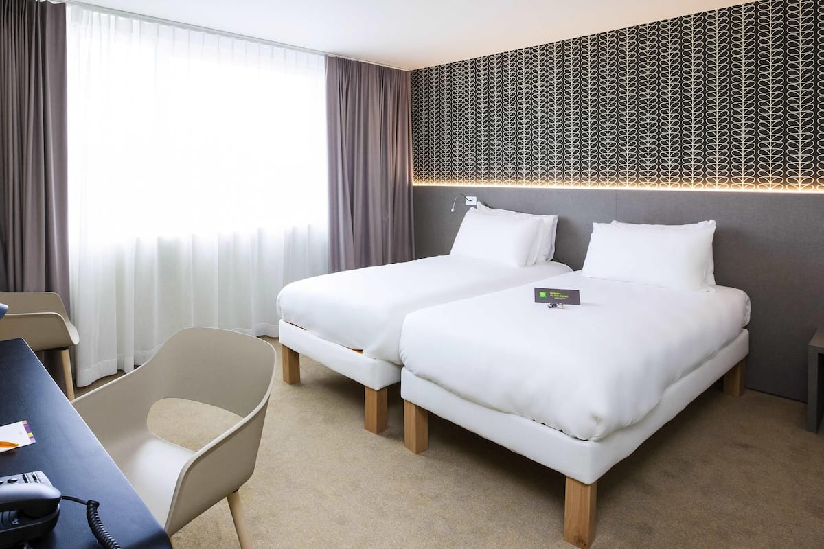 Chambre Supérieure avec lits jumeaux, 2 lits une place | Matelas Select Comfort, bureau