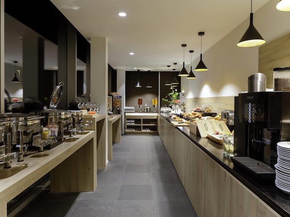 Daily buffet breakfast (EUR 20 per person) - ibis Styles Kortrijk Expo (Kortrijk)