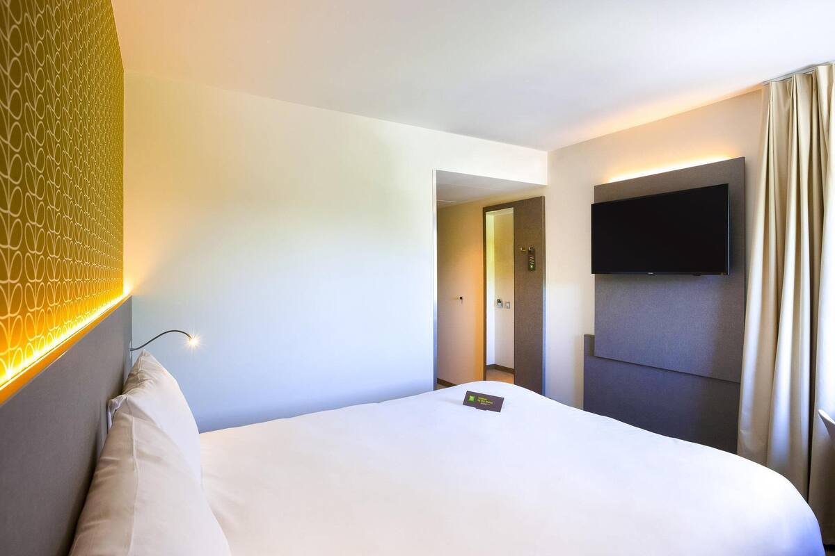 standard room, 1 double bed | select comfort beds, desk, laptop workspace, blackout curtains