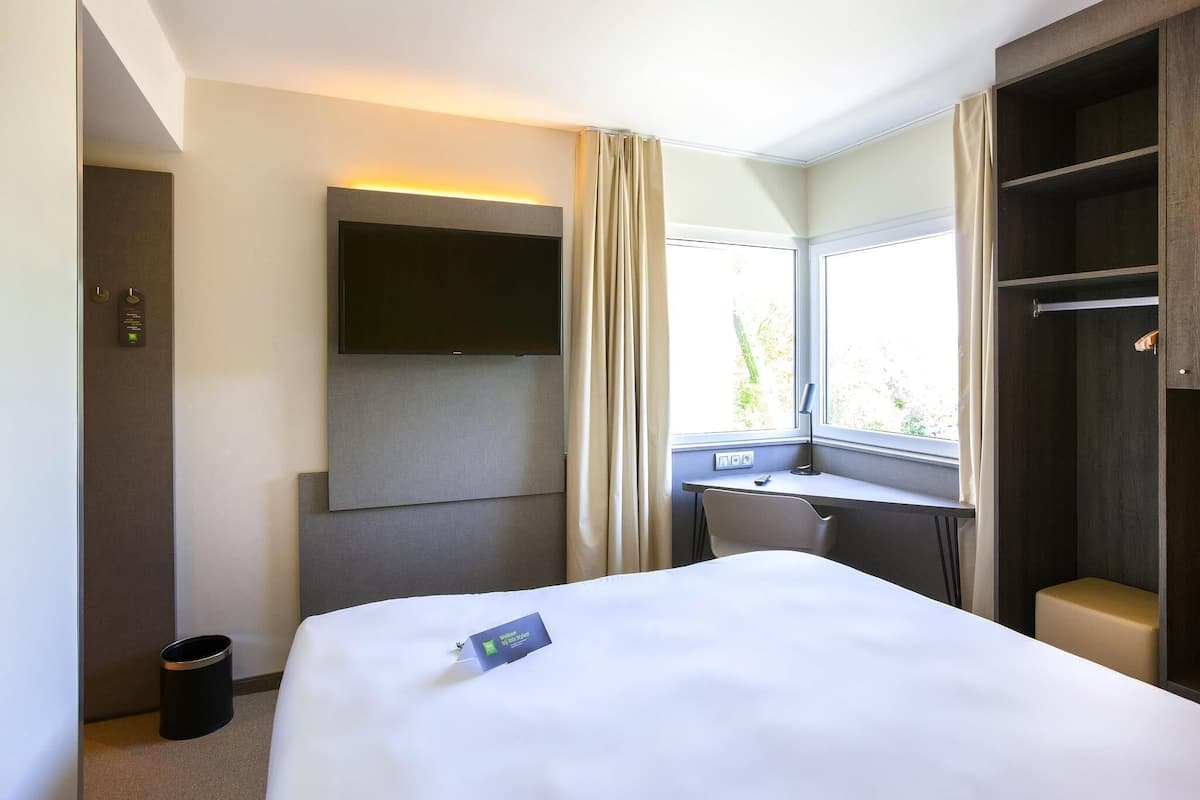 Chambre Standard, 1 lit double | Matelas Select Comfort, bureau