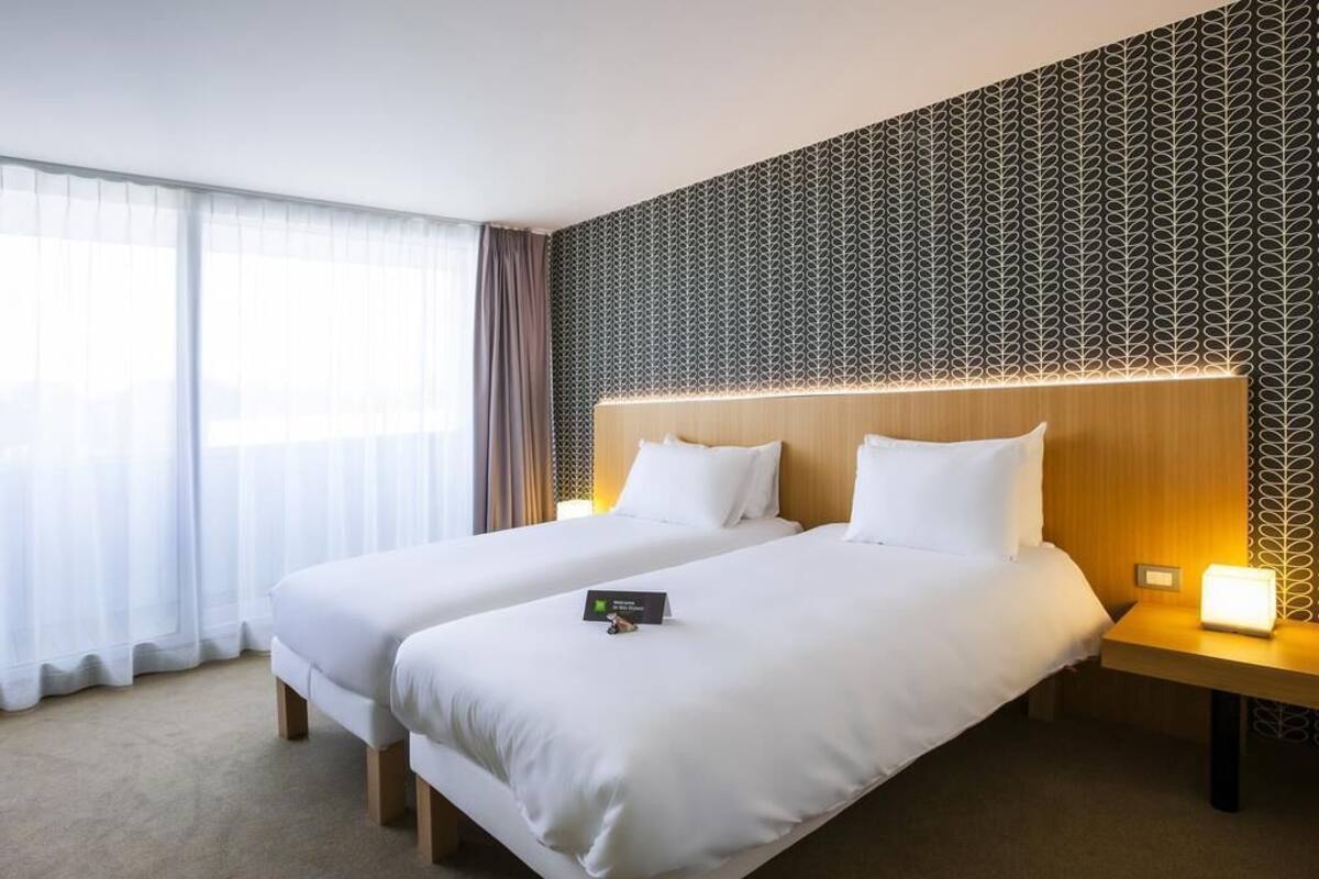 Superior Twin Room, 2 Twin Beds | Select Comfort beds, desk, laptop workspace, blackout drapes