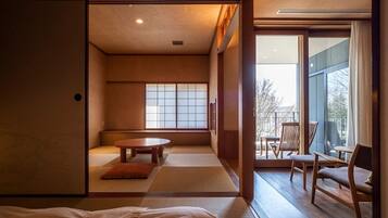 Minibar, in-room safe, individually decorated, individually furnished