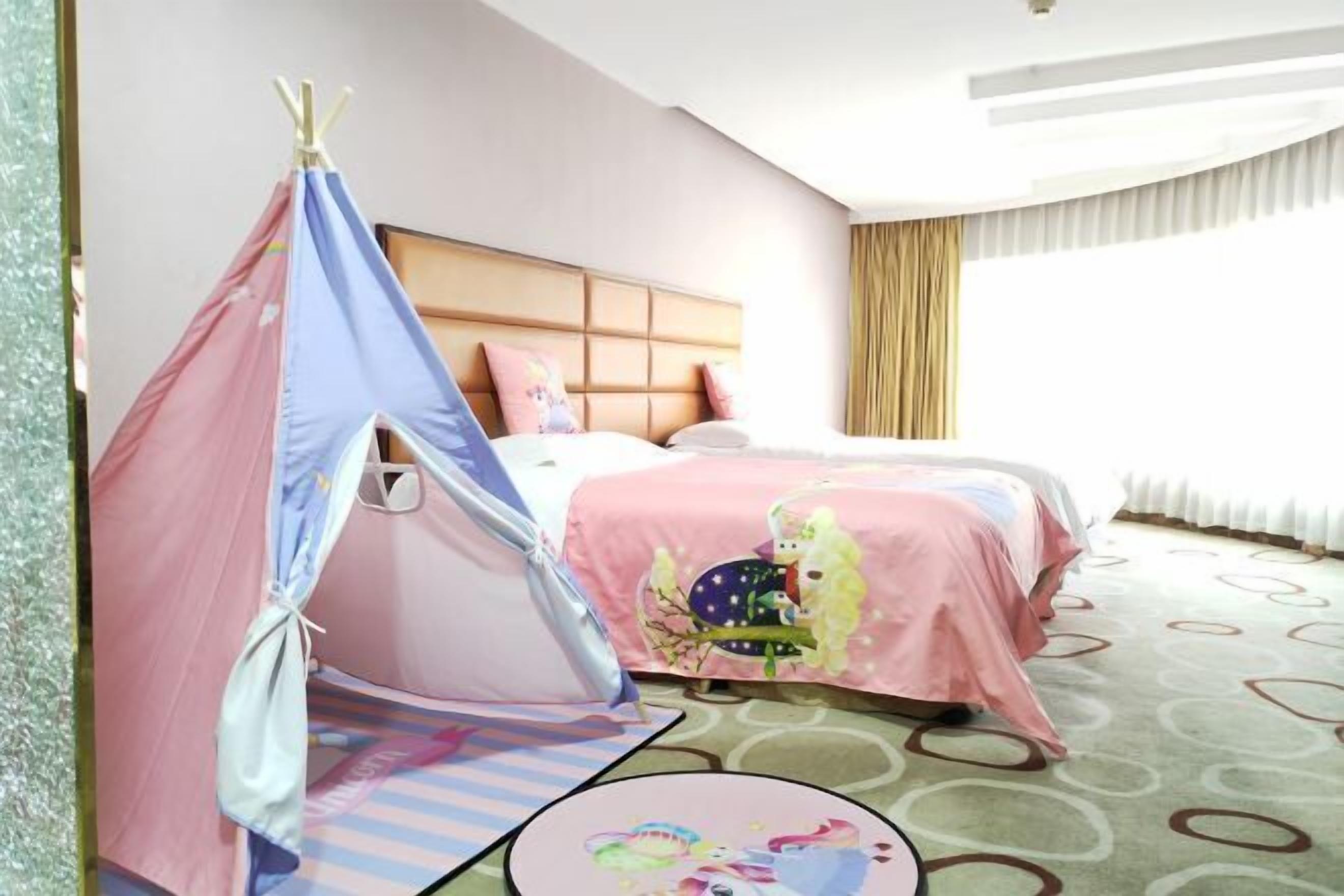 Minibar, in-room safe, alarm clocks