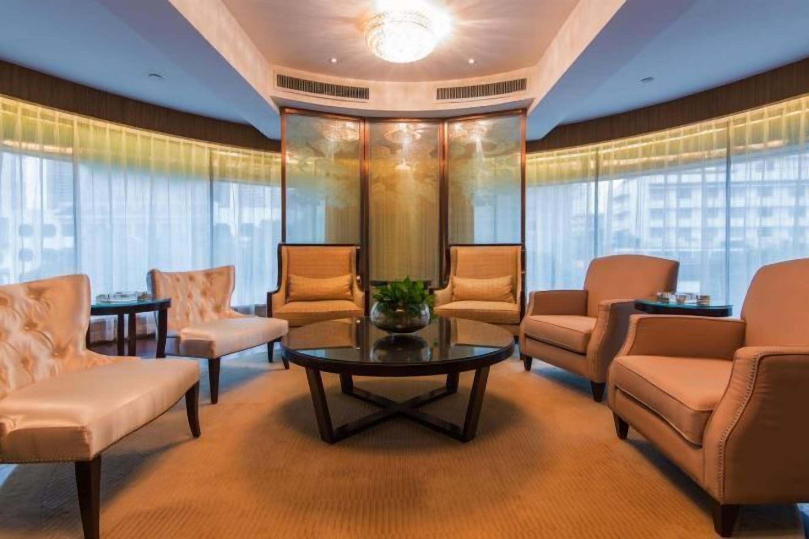 Minibar, in-room safe, alarm clocks