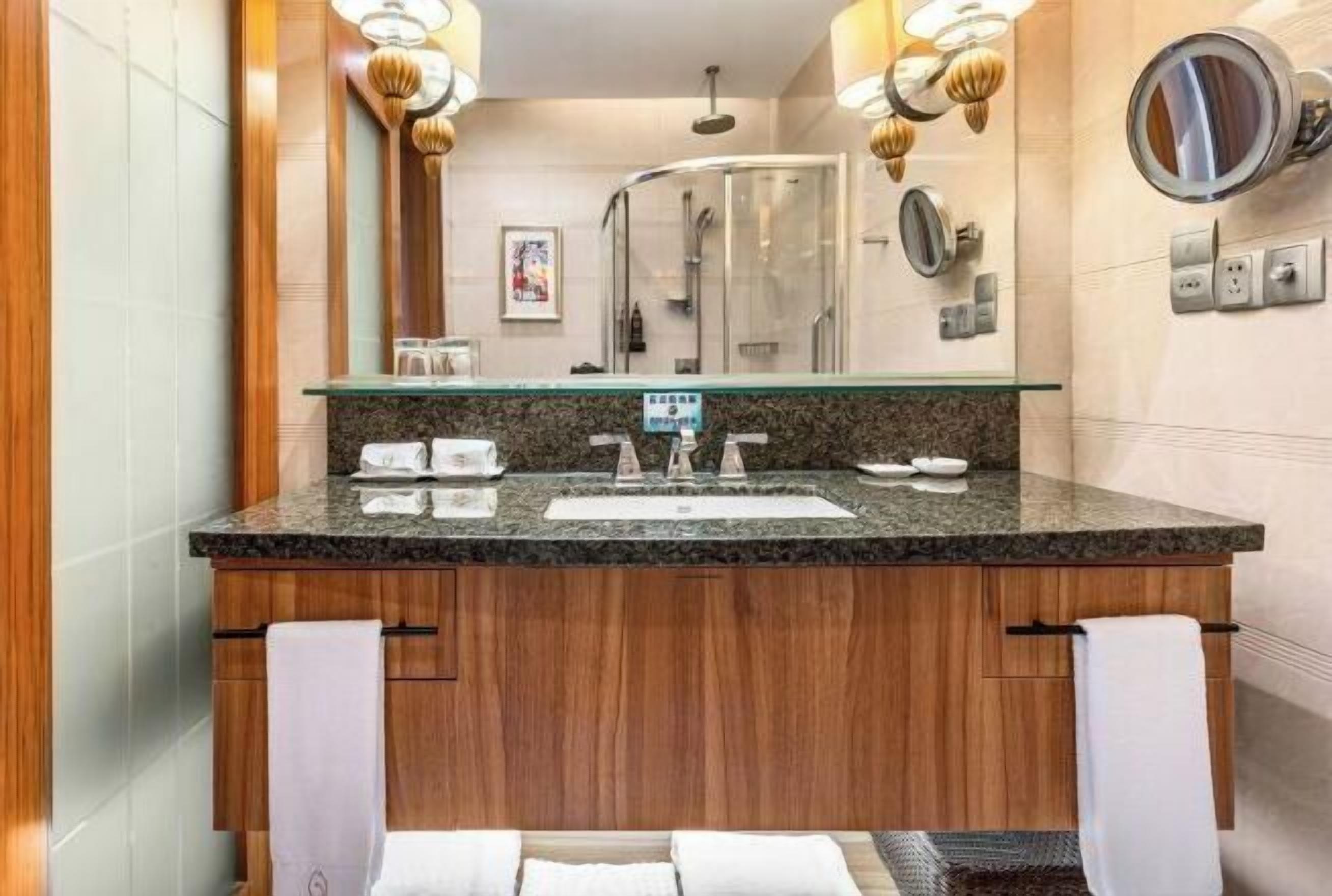 Minibar, in-room safe, alarm clocks