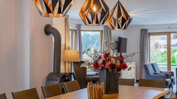 Alpine Royal (add. final cleaning fee € 190,-) | Living area | 80-cm LCD TV with cable channels, TV