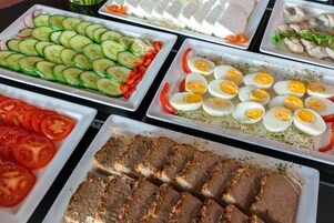 Desayuno buffet todos los días (con cargo)