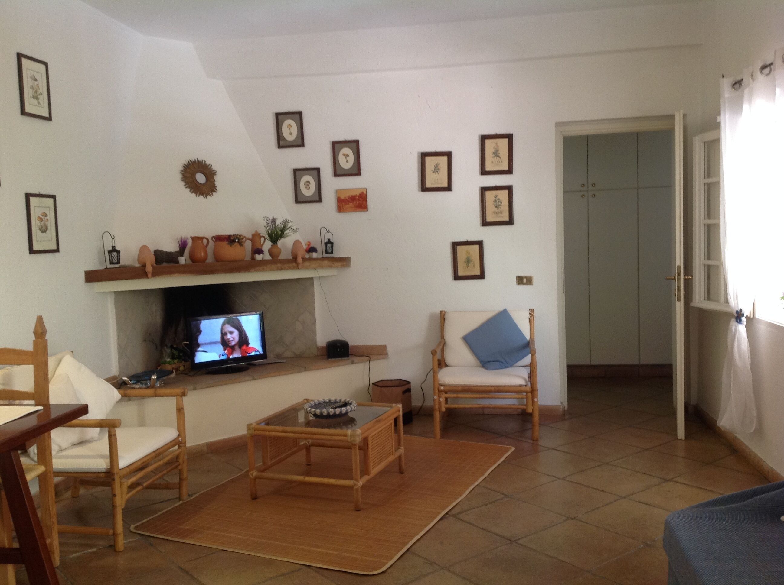 family villa, partial sea view | living area | tv