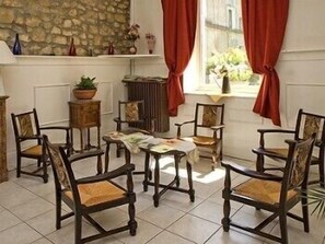 Lunch and dinner served