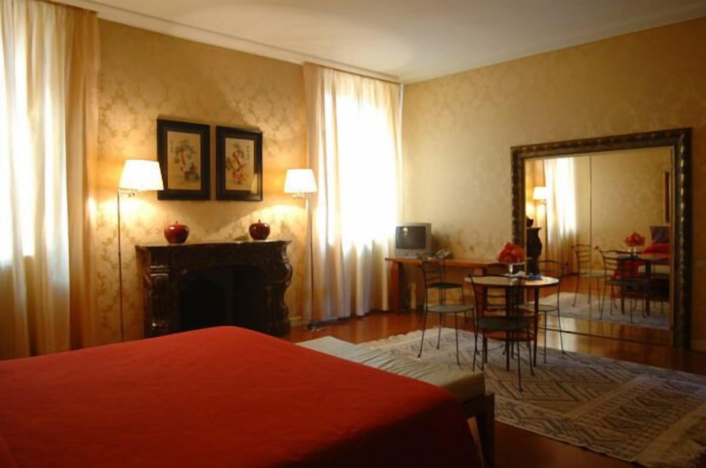 minibar, in-room safe, free wifi