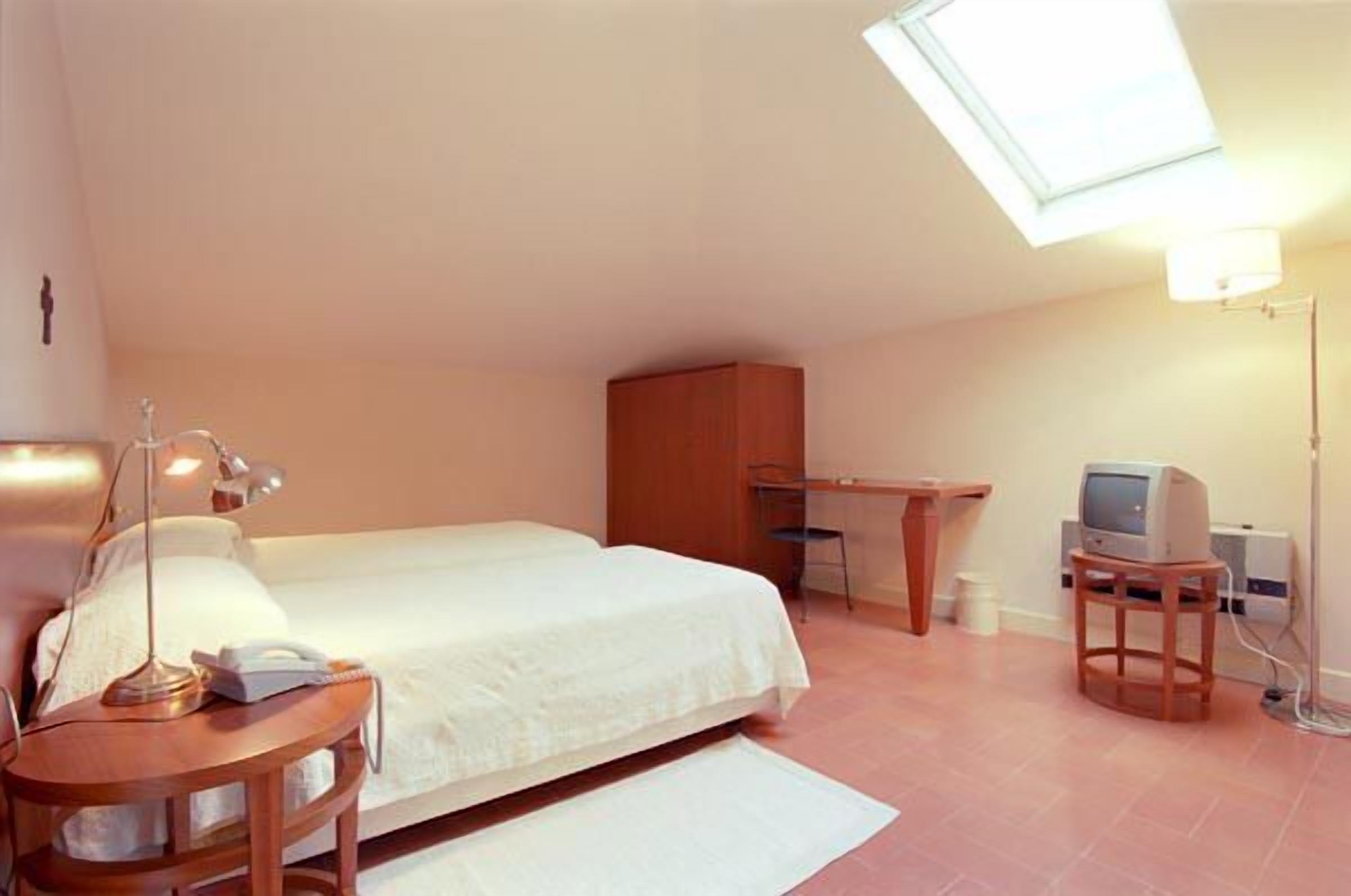 minibar, in-room safe, free wifi