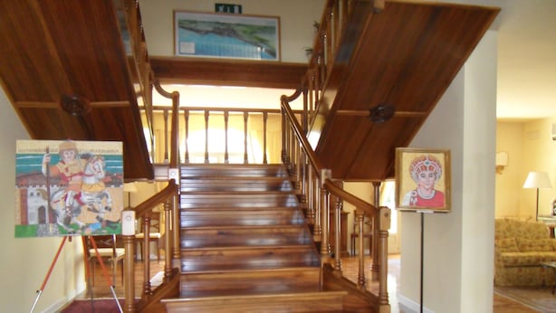 A wooden staircase with a railing, leading to an upper floor. - Hotel Sant'Andrea (Ravenna)