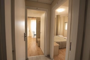 Frigobar, cofres nos quartos, escrivaninha, Wi-Fi de cortesia